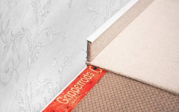 Плинтус для ковролина Korner Listwa 100 Белый 2,5м (50мм) в Нижнем Тагиле