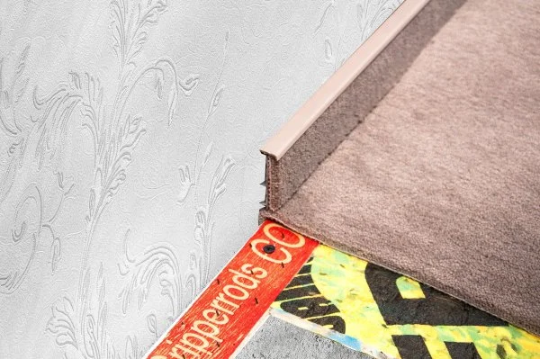 Плинтус для ковролина Korner Listwa 102 Беж 2,5м (50мм) в Нижнем Тагиле