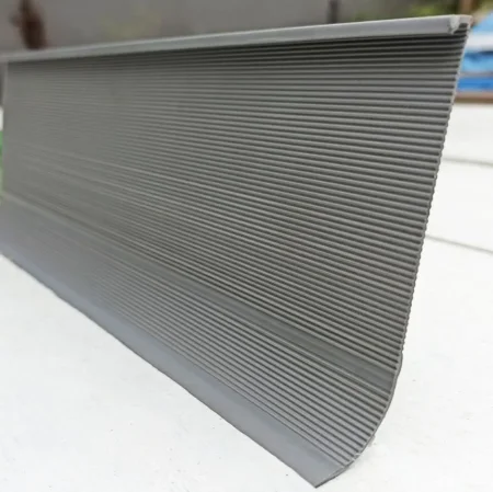 Коннелюрный односоставной плинтус Bonkeel Prof Серый (95х2700мм) в Нижнем Тагиле